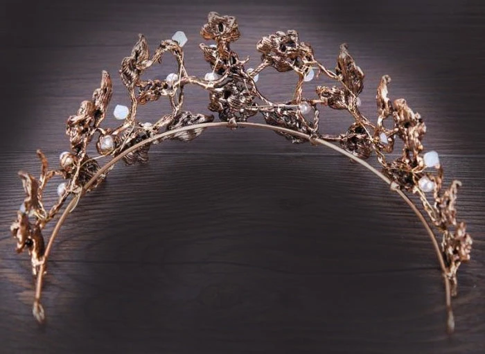 Nicoletta Carlone "Whitney" Pearl Flower Crown Nicoletta Carlone "Whitney" Pearl Flower Crown