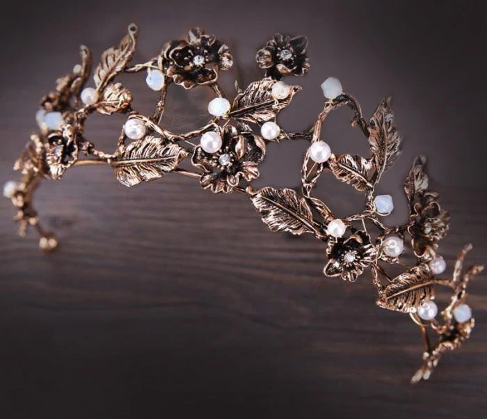 Nicoletta Carlone "Whitney" Pearl Flower Crown Nicoletta Carlone "Whitney" Pearl Flower Crown