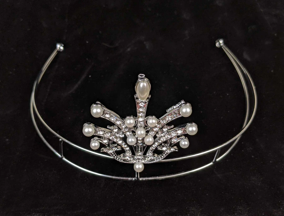 Nicoletta Carlone "Sadie" Feather Crown Nicoletta Carlone "Sadie" Feather Crown